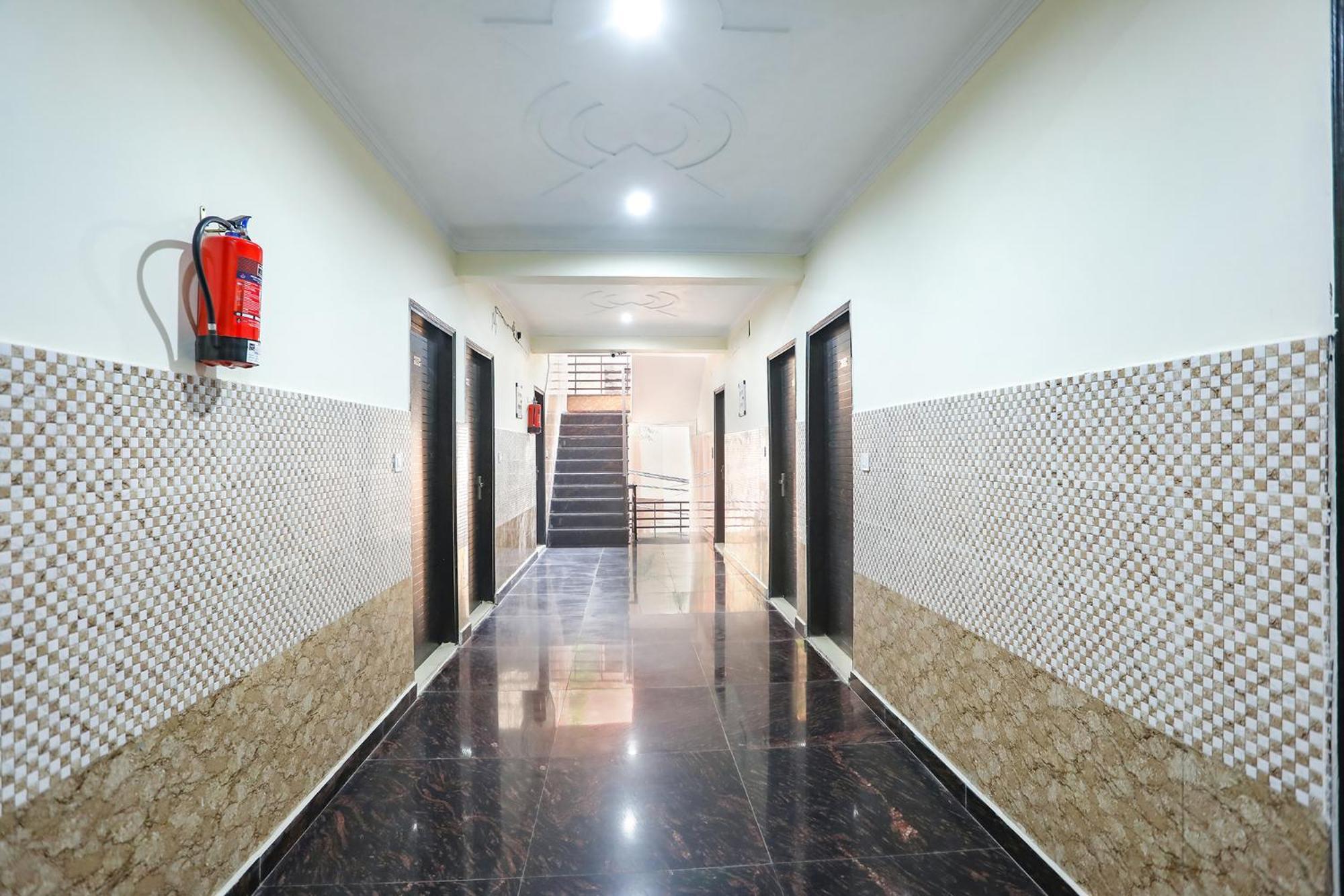 Fabexpress Asp Royal Residency Inn- Janakpuri Делхи Екстериор снимка